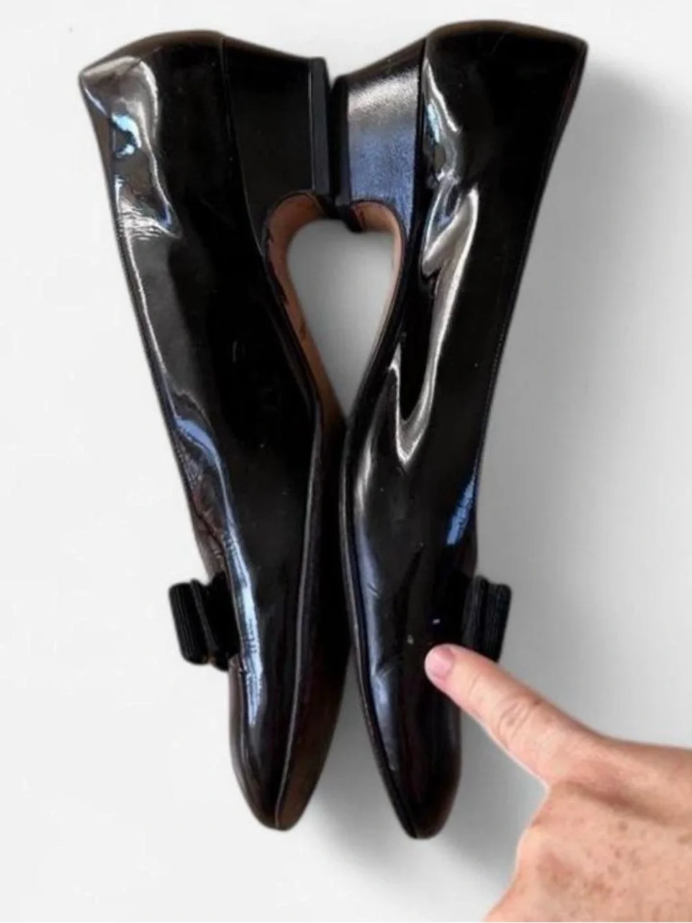 Vintage Salvatore Ferragamo Black Patent Leather Vara Bow Pumps Low Heel 9½ C